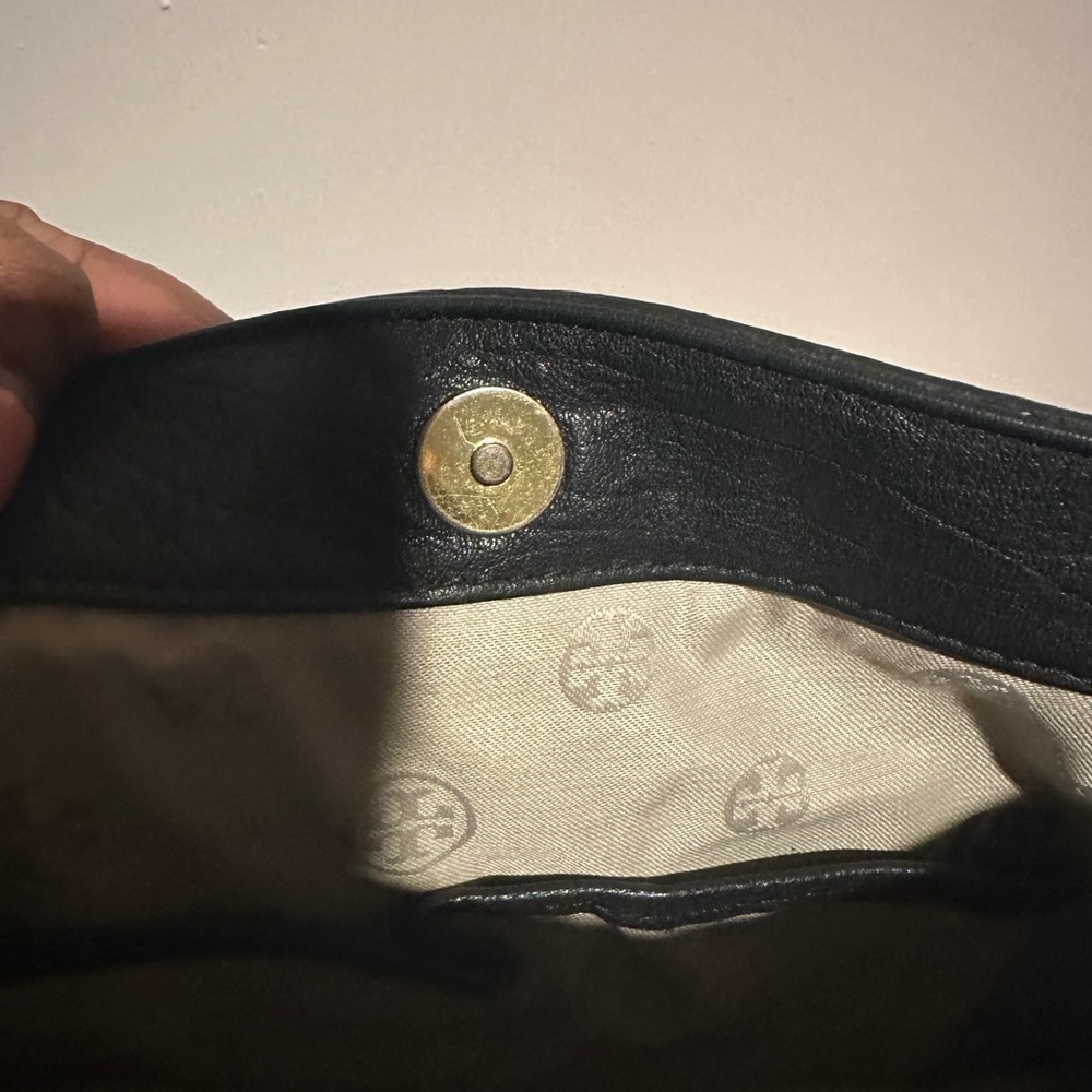 Tory Burch black leather crossbody bag used - Picture 4 of 10